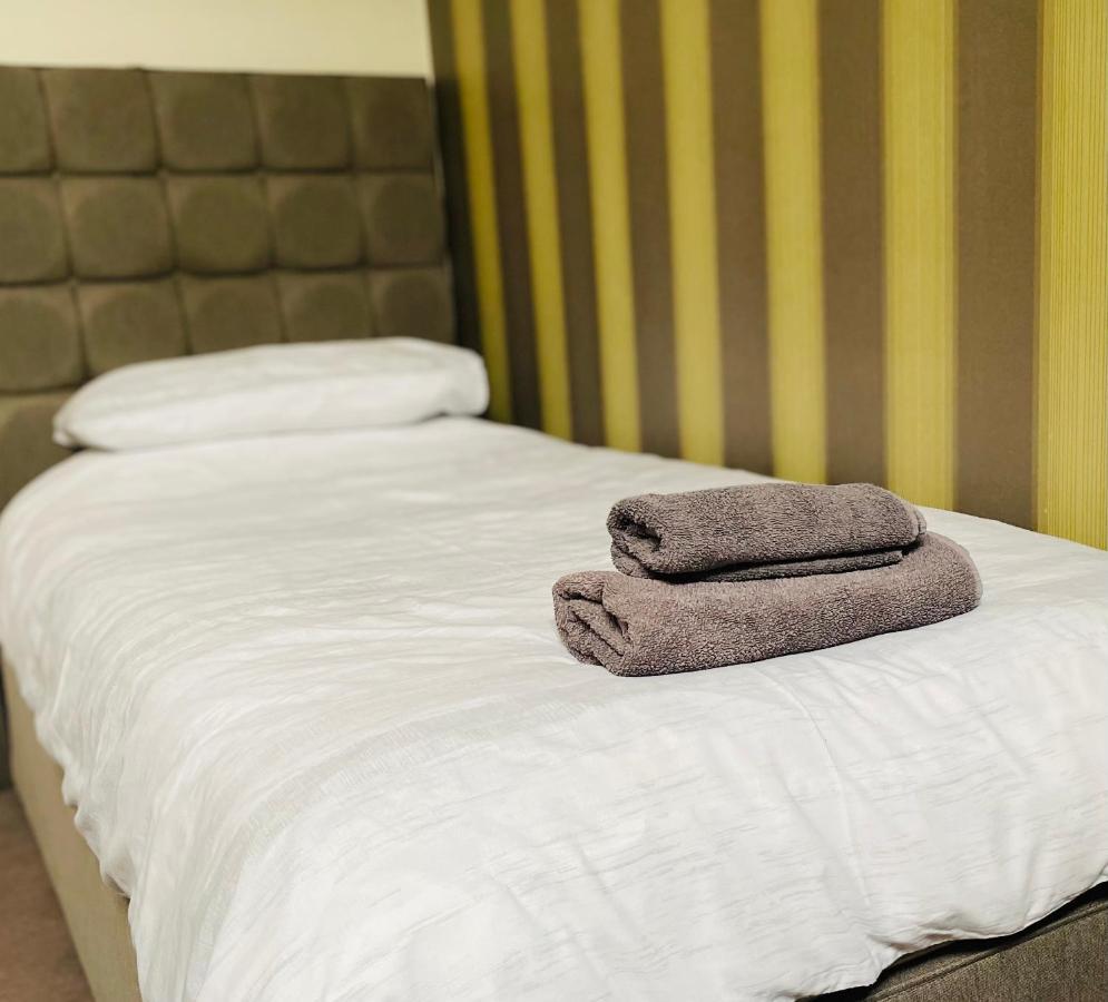 The Stag Hotel Northwood  Ngoại thất bức ảnh